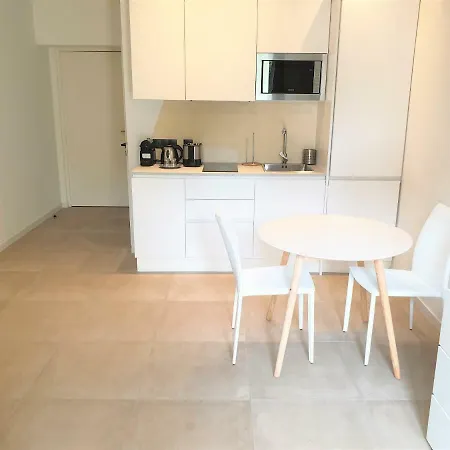 Centre 301 *