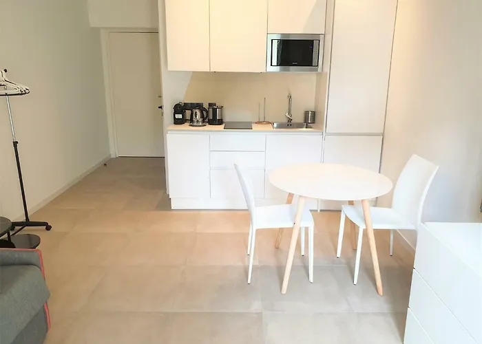 Centre 301 *